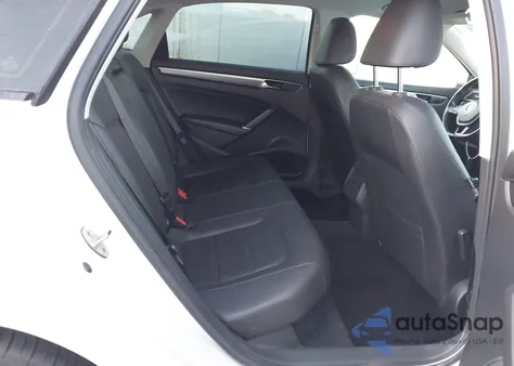 2018 Volkswagen Passat 2.0T R-Line/2.0T S z USA, uszkodzony, nr VIN 1VWAA7A35JC022477